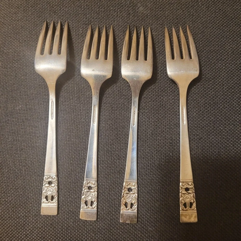 Oneida Coronation 1936 Silverplate 4 Salad Forks 6-3/4 Inches‎